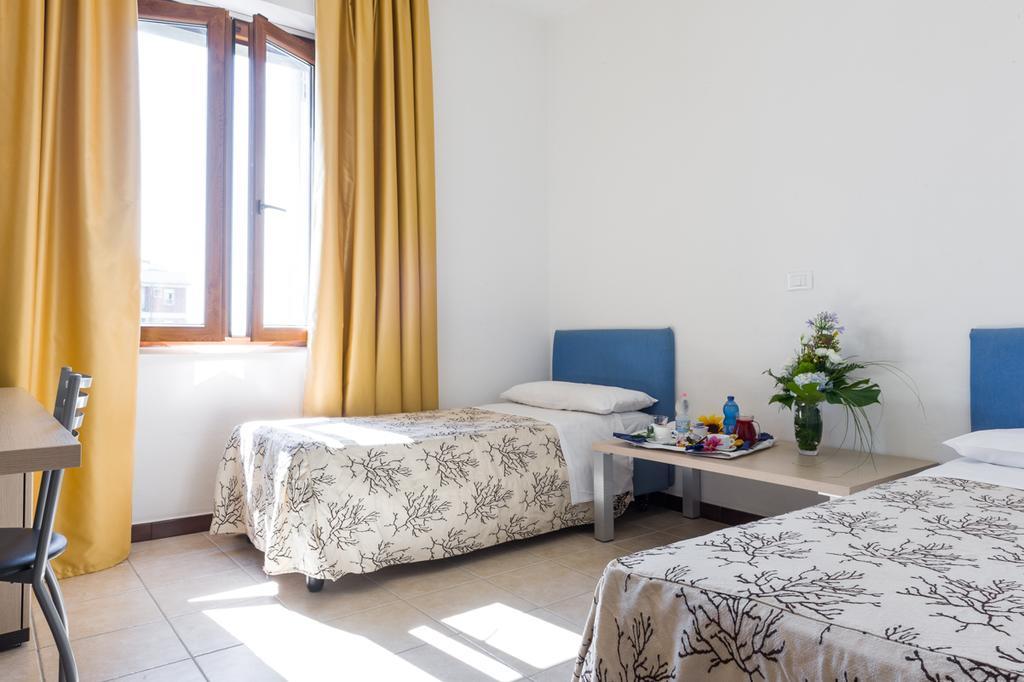 Hotel Rondine マリネッラ・ディ・サルザーナ 部屋 写真