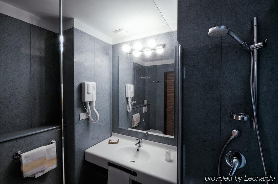 Hotel Rondine マリネッラ・ディ・サルザーナ エクステリア 写真